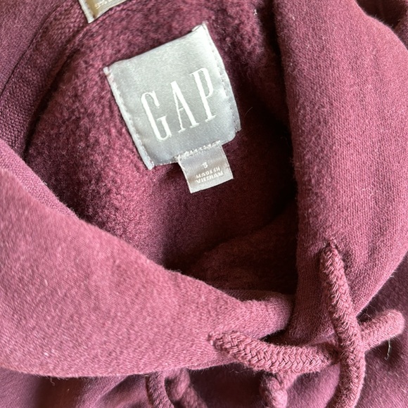Gap Men’s Burgundy Hoodie - Picture 2 of 3